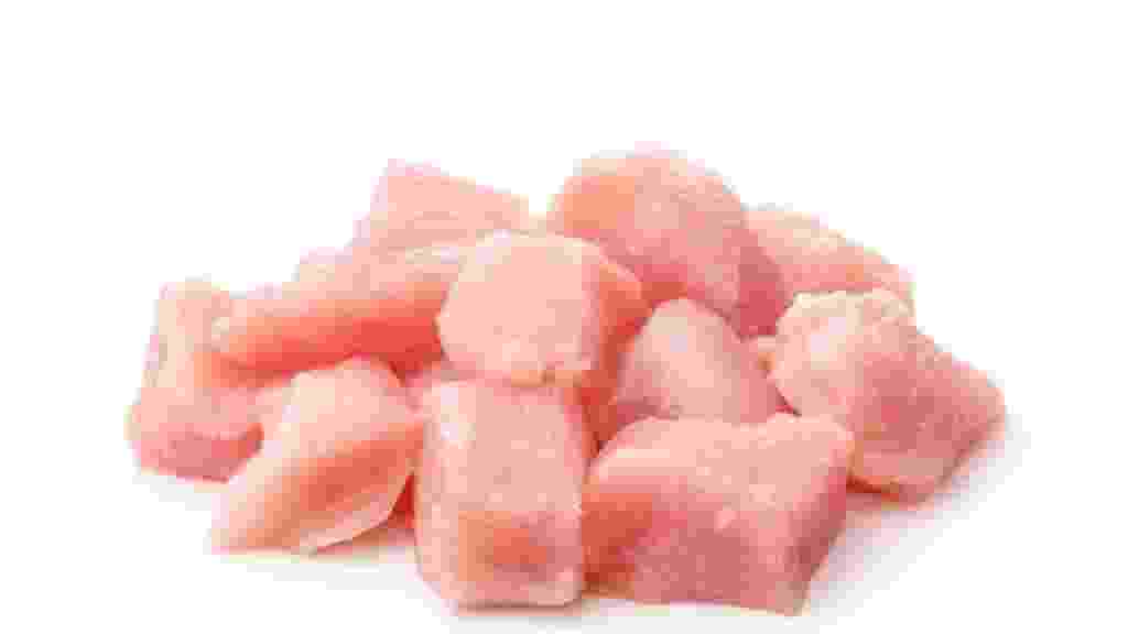 Raw,Chicken,Fillet,Chunks,Isolated,On,White