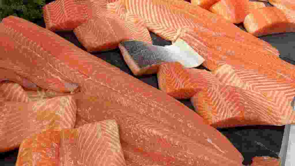 Sliced,Raw,Salmon,Or,Fresh,Salmon.,Salmon,Fillets,For,Sale