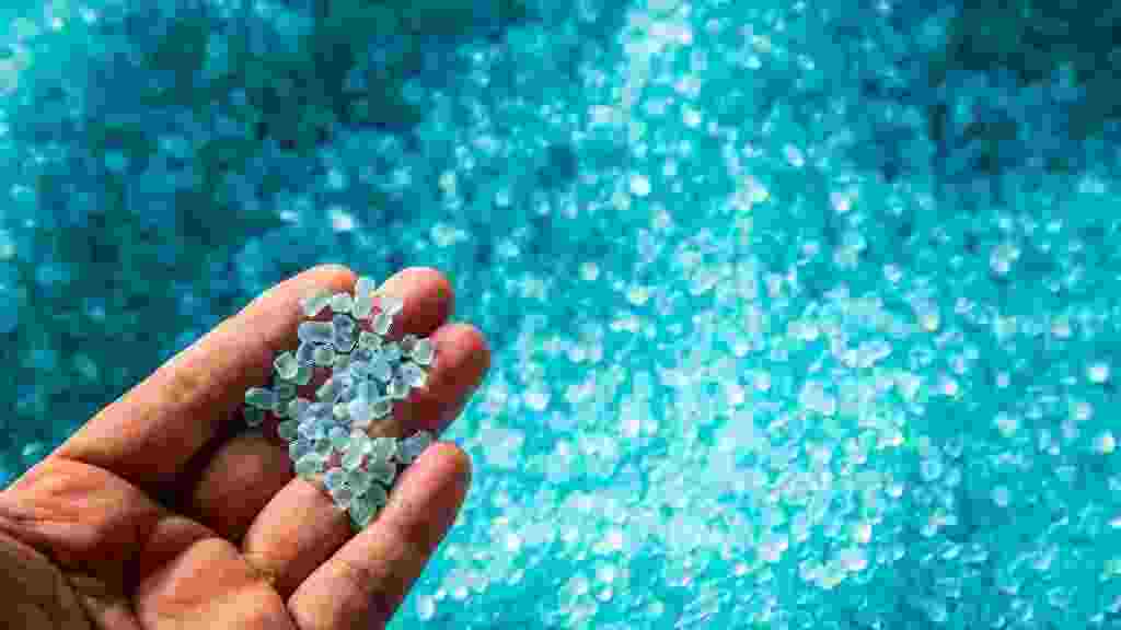A,Hand,Hold,Or,Touching,Plastic,Pellets,,,Plastic,Polymer