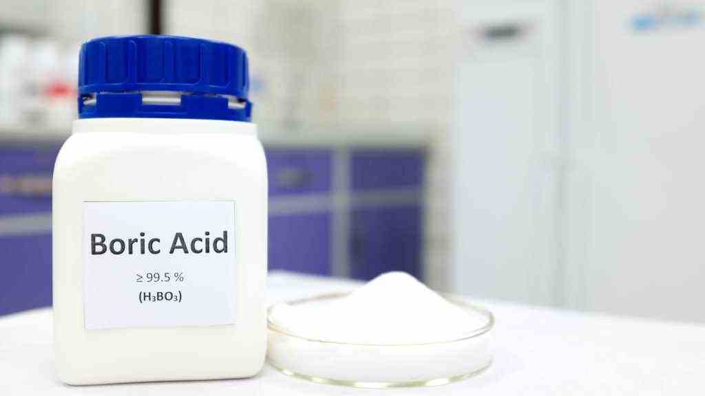 Selective,Focus,Of,A,Bottle,Of,Pure,Boric,Acid,Chemical