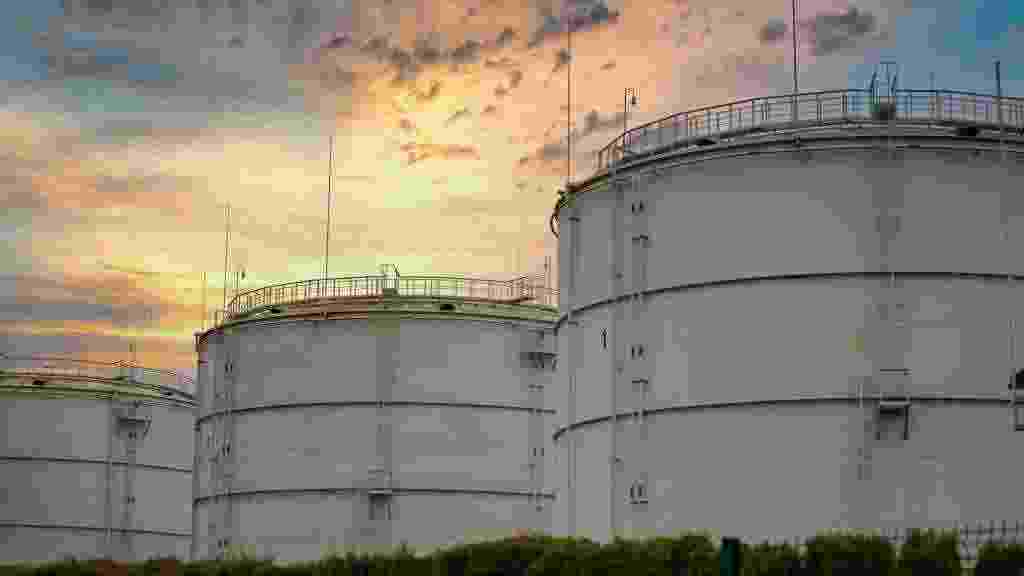 Big,Industrial,Oil,Tanks,In,A,Refinery,Base.,Industrial,Plant